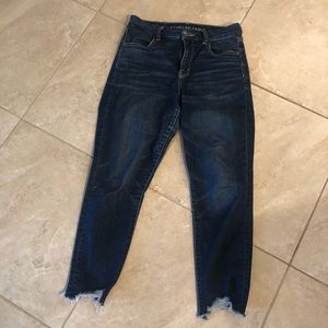 American Eagle Curvy high rise begging crop jeans 6 with distressed hem EUC